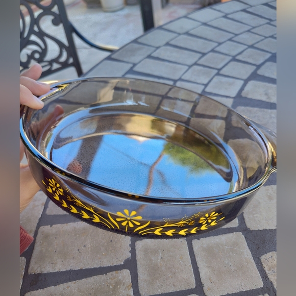 Vintage Glasbake Yellow Daisy Glass Smoked Amber Jeanette Cake / Casserole Dish - Picture 6 of 7